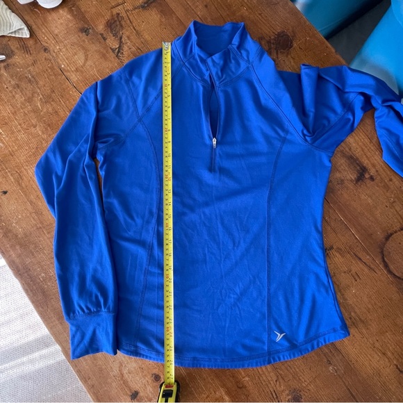 L - Semi-fitted Active Old Navy shirt - Picture 7 of 8